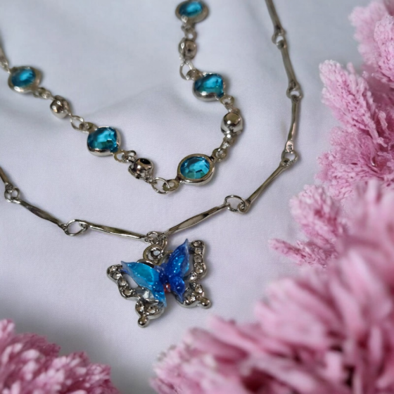 Mariposa azul en doble cadena