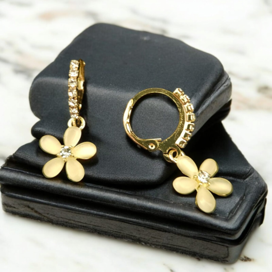 Flor con ojo de gato