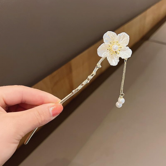 Flor blanca perlada grande