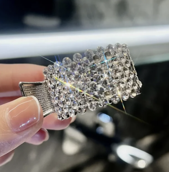 Broche plateado