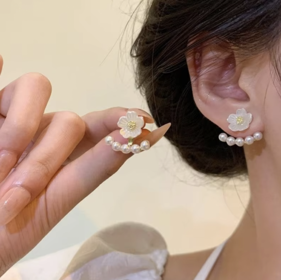 Flor con bajo perlas