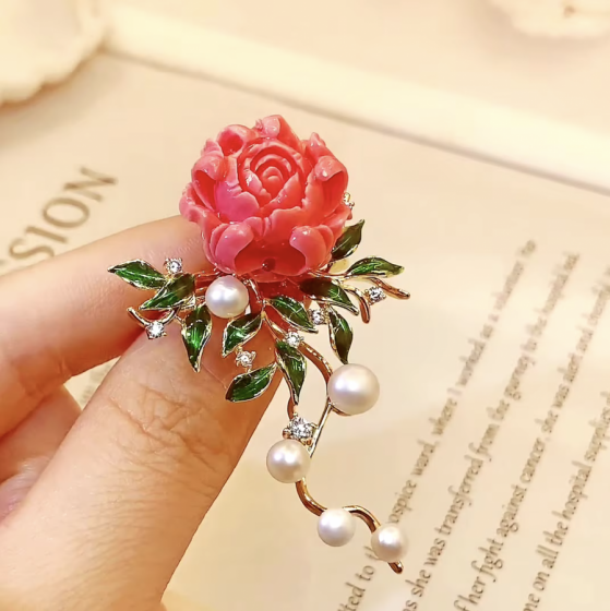 Rosa con hojas